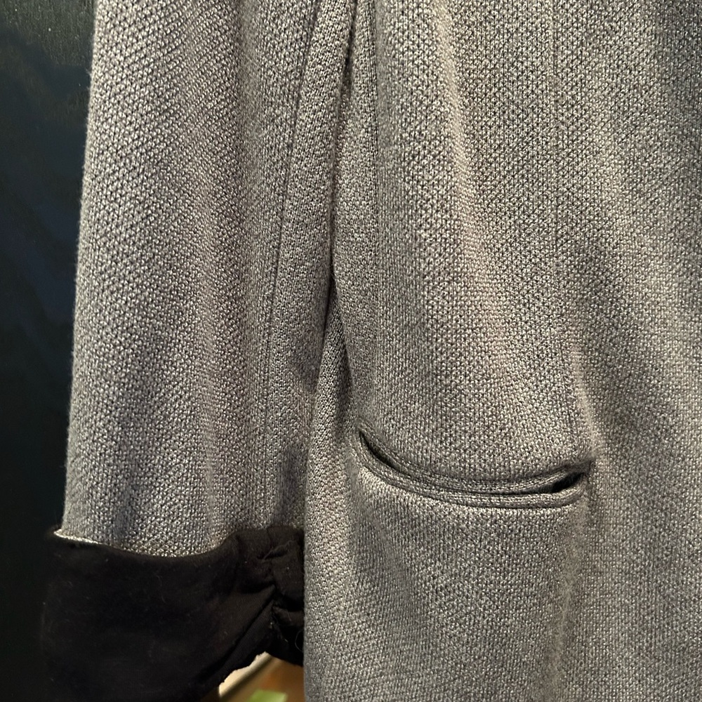 Grey blazer. - Picture 3 of 4